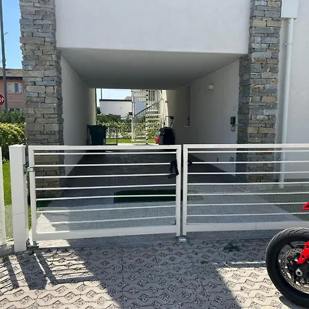 Peschiera Luxury House * Пескьера-дель-Гарда